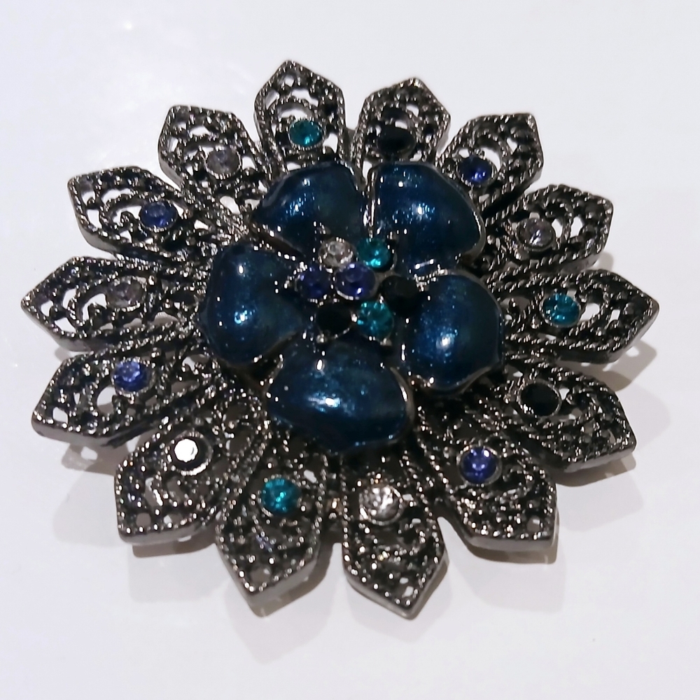 Vintafe Blue and Silver Floral Brooch